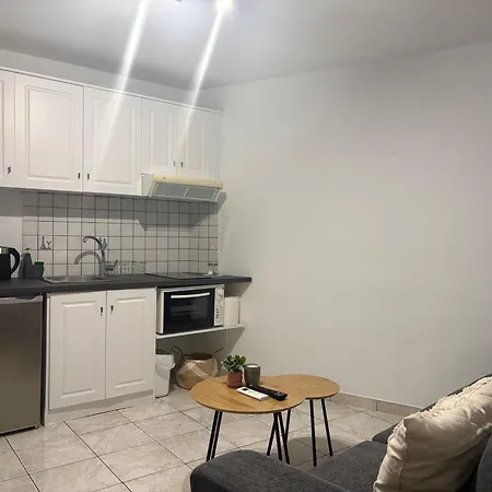 Little Nest Apartment *