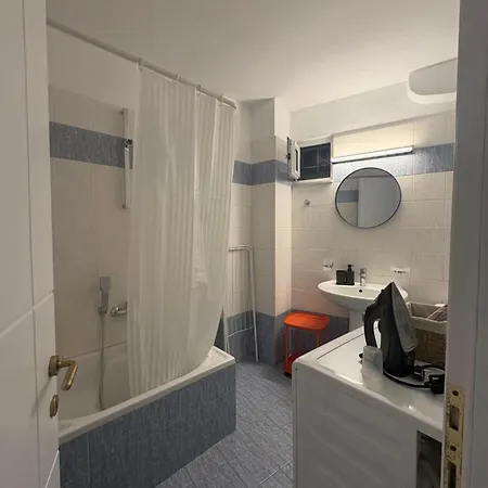 Little Nest Apartment *